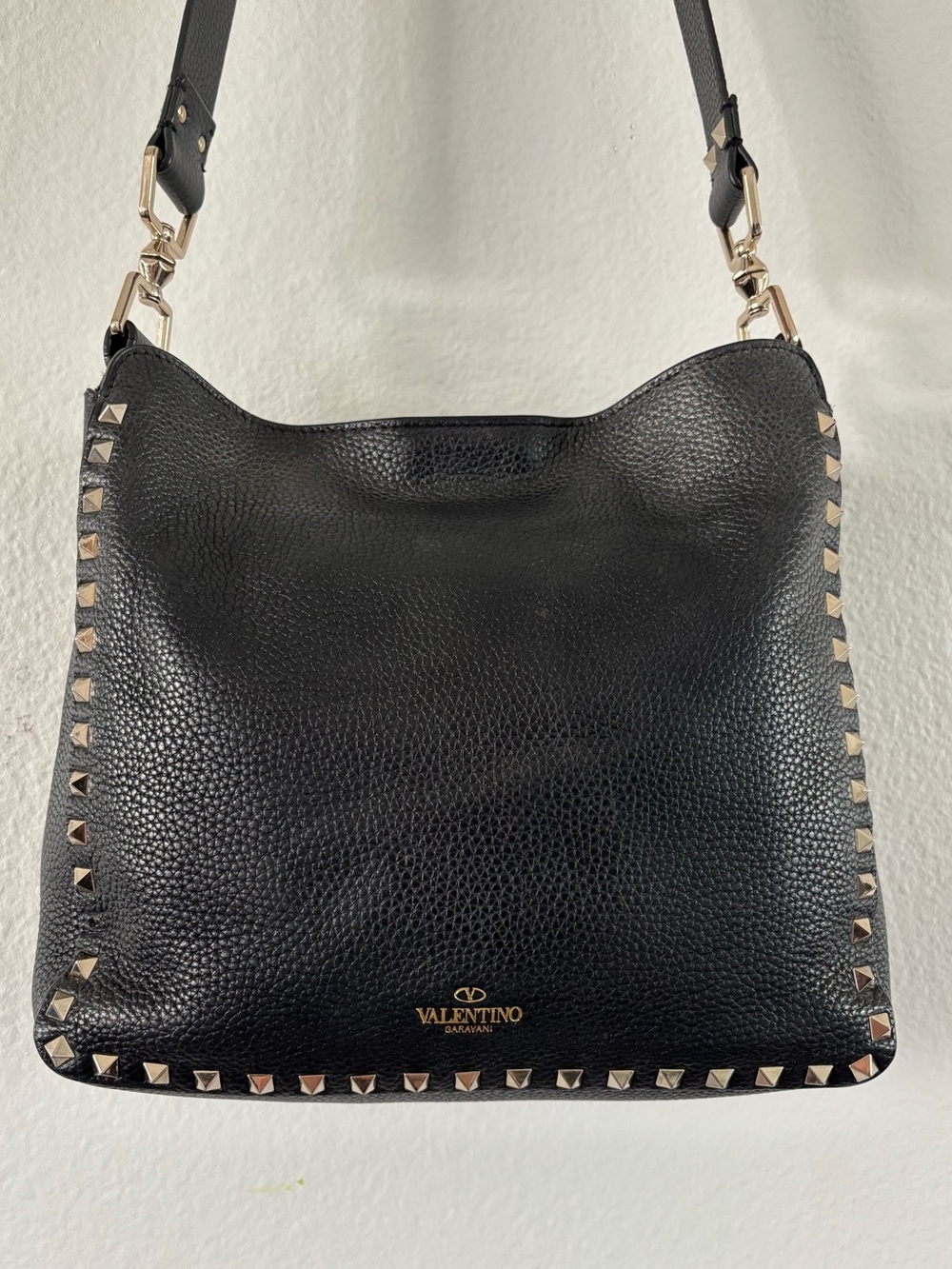 Valentino Garavani Rockstud Black Pebbled Leather Messenger Crossbody Bag